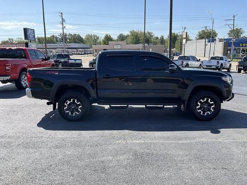 Used 2018 Toyota Tacoma TRD Off-Road AWD/4WD image 6