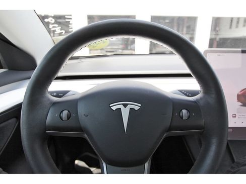 Used 2022 Tesla Model 3 Long Range AWD/4WD image 13