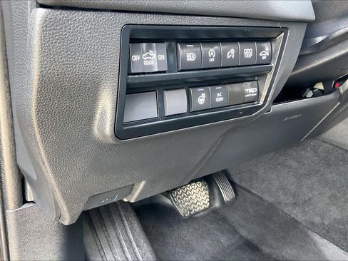 Used 2023 Toyota Tundra Limited AWD/4WD image 36