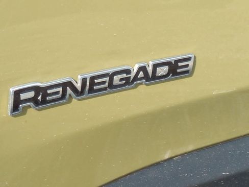 Used 2015 Jeep Renegade Latitude w/ Popular Equipment Group image 13