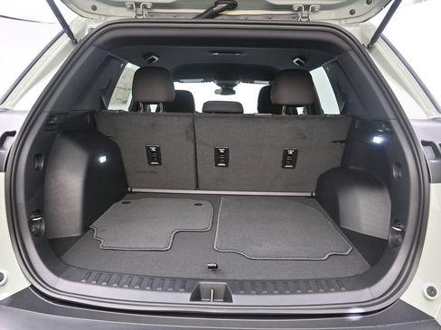 Used 2024 Jeep Wrangler Unlimited Sahara w/ Safety Group image 10