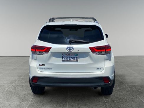 Used 2019 Toyota Highlander XLE FWD image 4