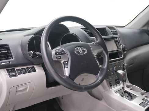 Used 2013 Toyota Highlander SE image 9