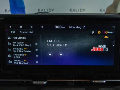 Used 2024 Kia Carnival EX FWD image 9