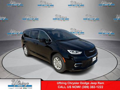 New 2026 Chrysler Pacifica Select