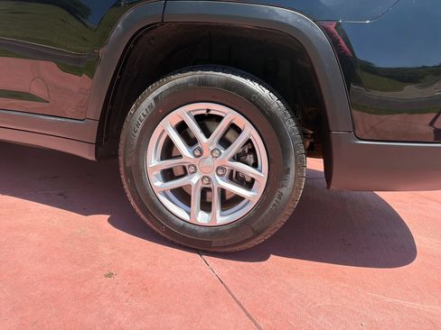 Used 2023 Jeep Grand Cherokee L Laredo AWD/4WD image 41