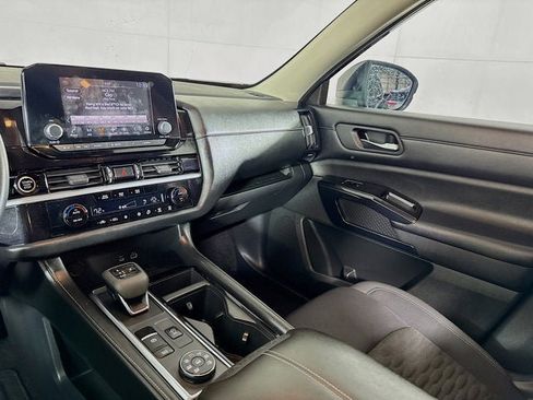 Used 2022 Nissan Pathfinder S AWD/4WD image 19