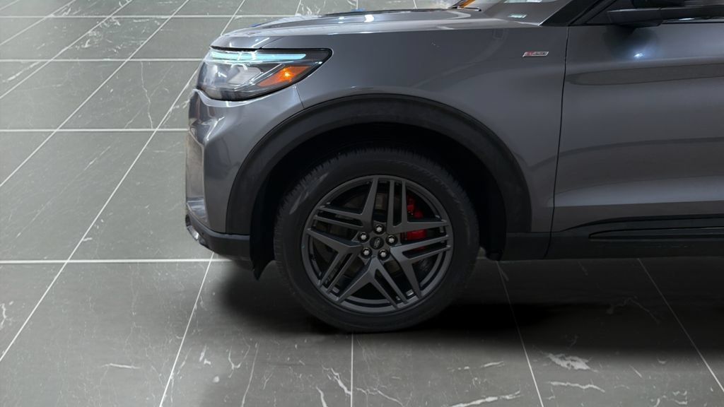 Used 2025 Ford Explorer ST-Line w/ ST-Line Street Pack AWD/4WD image 15