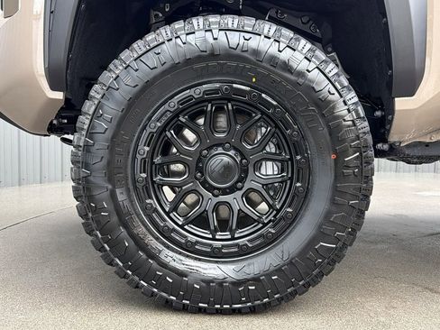 Used 2026 Toyota Tacoma TRD Off-Road AWD/4WD image 9