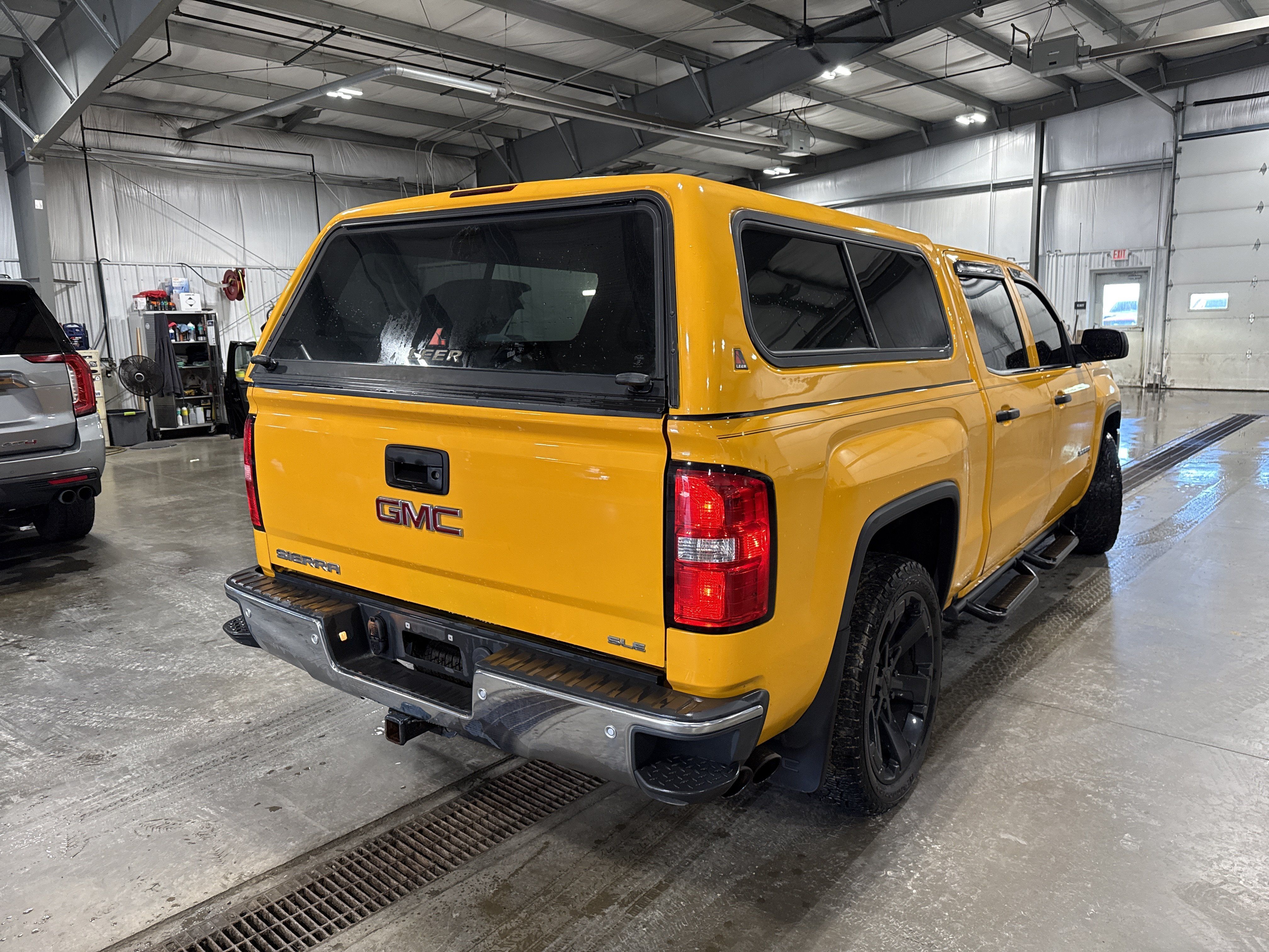 Used 2018 GMC Sierra 1500 SLE w/ SLE Value Package AWD/4WD image 3