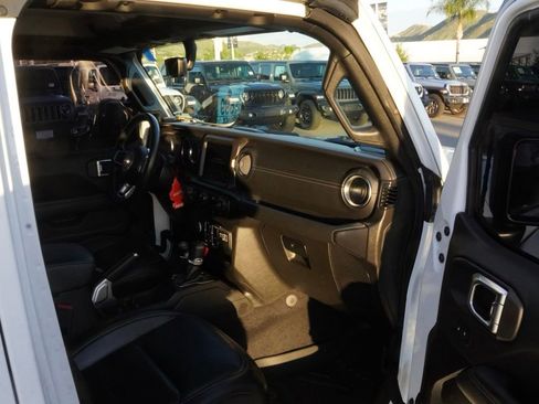 Used 2022 Jeep Wrangler Unlimited Sahara image 22