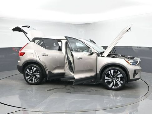 Used 2024 Volvo XC40 B5 Plus w/ Climate Package AWD/4WD image 48