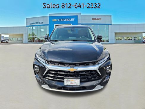 Used 2025 Chevrolet Blazer LT AWD/4WD image 2