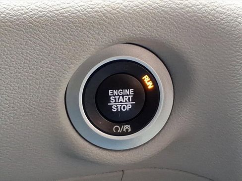 Used 2017 Chrysler Pacifica Touring image 23