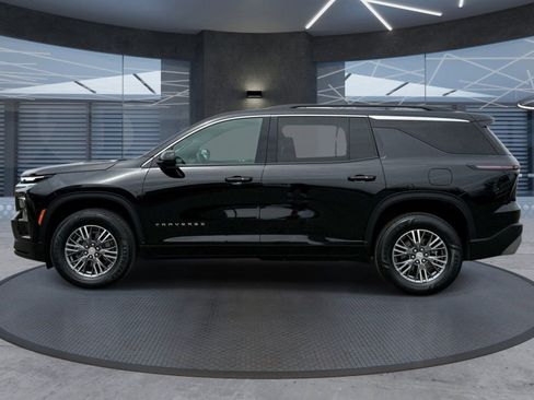 Used 2025 Chevrolet Traverse LT AWD/4WD image 3