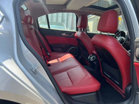 Used 2021 Alfa Romeo Giulia Sprint w/ Nero Edizione image 9