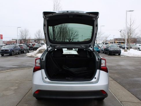 Used 2020 Toyota Prius LE image 10