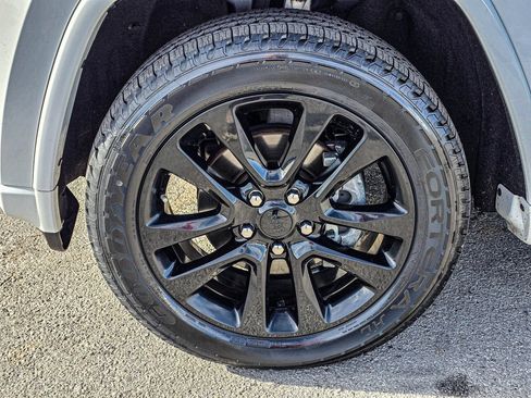 Used 2019 Jeep Grand Cherokee Altitude image 8