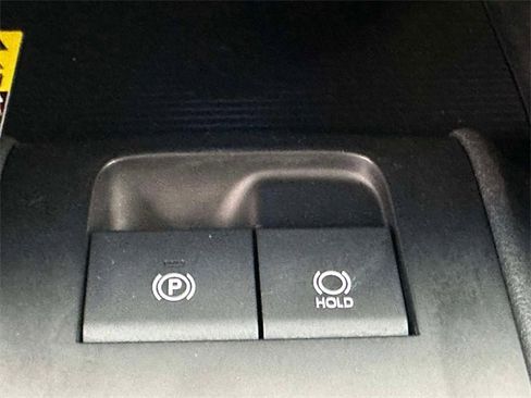 Used 2023 Toyota Venza LE image 27