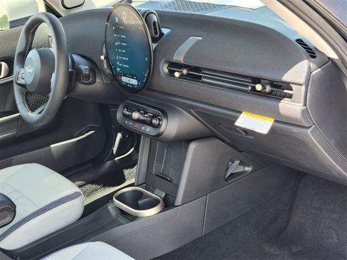 Used 2025 MINI Cooper 2-Door Hardtop image 16