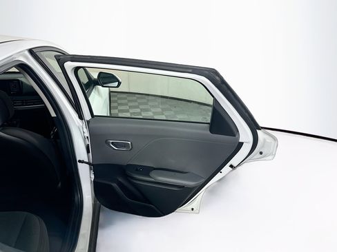 Used 2025 Kia K4 LXS image 28