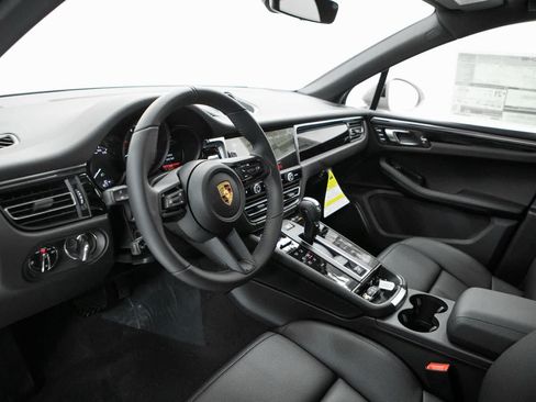 New 2026 Porsche Macan AWD/4WD image 4