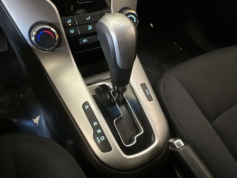 Used 2016 Chevrolet Cruze LT w/ Technology Package image 20