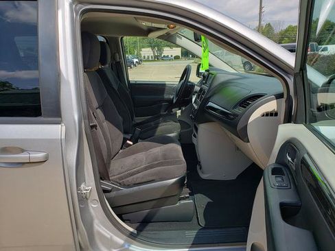 Used 2018 Dodge Grand Caravan SE w/ UConnect Hands-Free Group FWD image 17