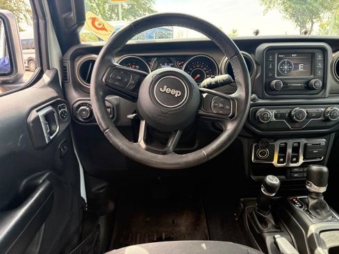 Used 2019 Jeep Wrangler Sport AWD/4WD image 7