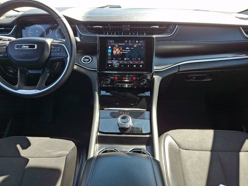 Certified 2024 Jeep Grand Cherokee Altitude AWD/4WD image 16