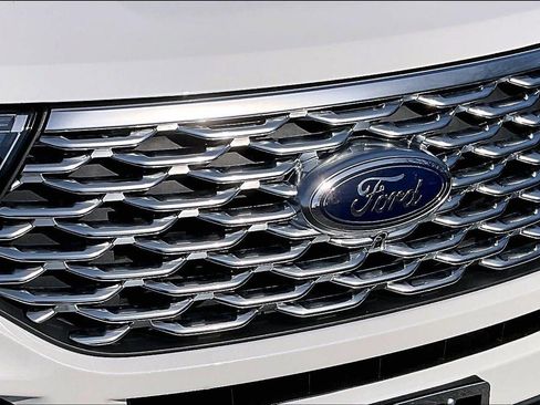 Used 2022 Ford Explorer Platinum w/ Equipment Group 601A image 31