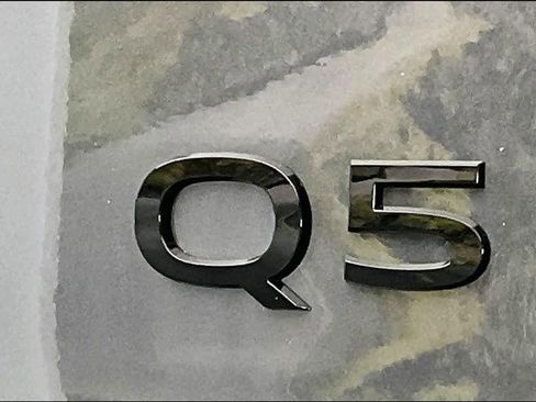 Certified 2025 Audi Q5 Prestige image 32