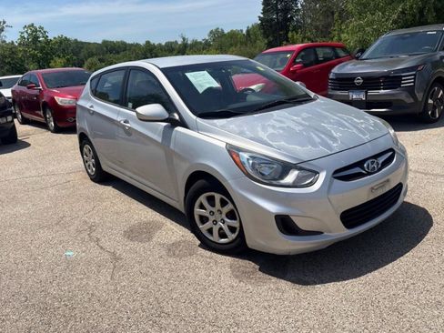 Used 2012 Hyundai Accent GS FWD image 3