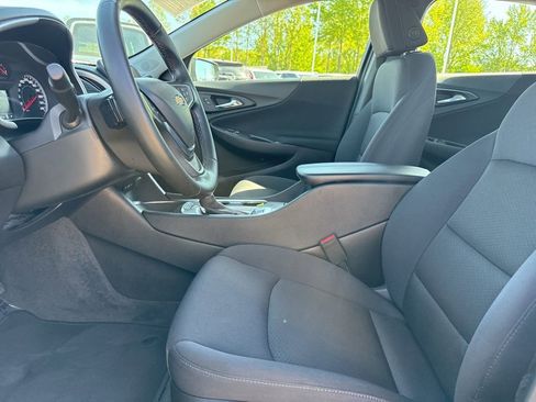Used 2024 Chevrolet Malibu LT w/ Midnight Edition image 9