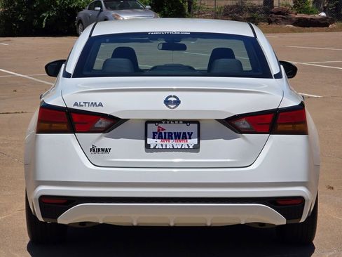 Used 2022 Nissan Altima 2.5 S FWD image 5