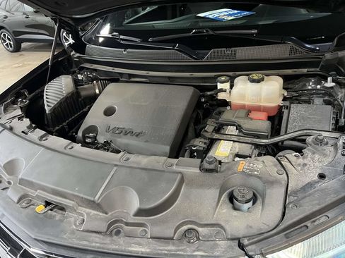 Used 2023 Chevrolet Traverse LT FWD image 9