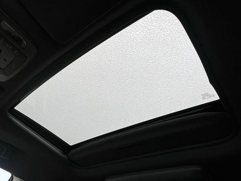 Used 2023 Toyota Sienna Limited image 39