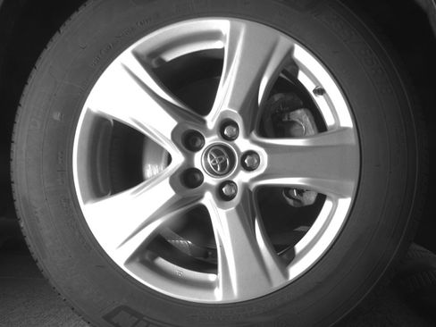 Used 2025 Toyota Highlander LE FWD image 13