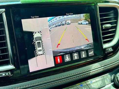 Used 2024 Chrysler Pacifica Pinnacle FWD image 19
