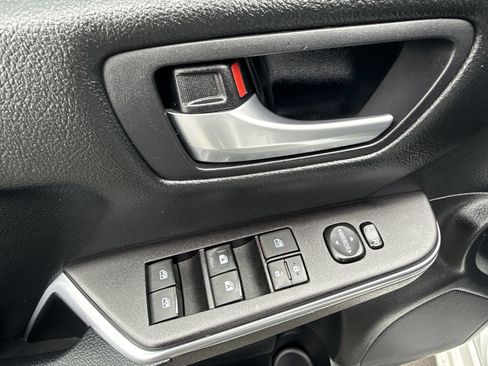 Used 2016 Toyota Camry LE image 19