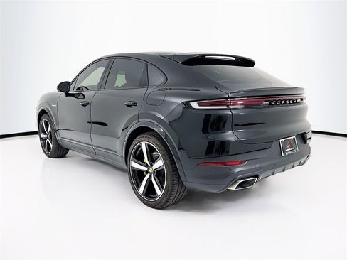 Used 2024 Porsche Cayenne Coupe image 3