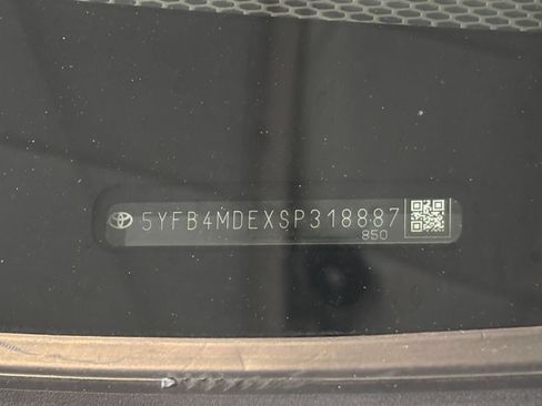 Used 2025 Toyota Corolla LE FWD image 28