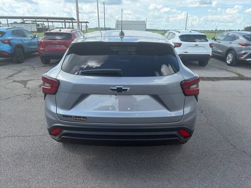 New 2026 Chevrolet Trax LS w/ LS Convenience Package FWD image 5