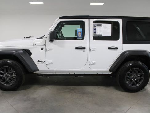 Used 2024 Jeep Wrangler Sport S image 6