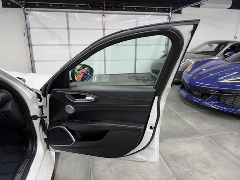 Used 2017 Alfa Romeo Giulia Quadrifoglio image 24