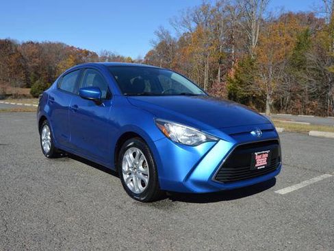 Used 2017 Toyota Yaris iA image 3