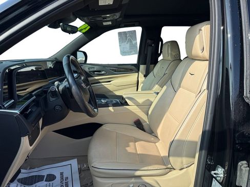 Certified 2024 Cadillac Escalade Premium Luxury image 10
