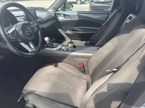 Used 2021 MAZDA MX-5 Miata Club RWD image 17