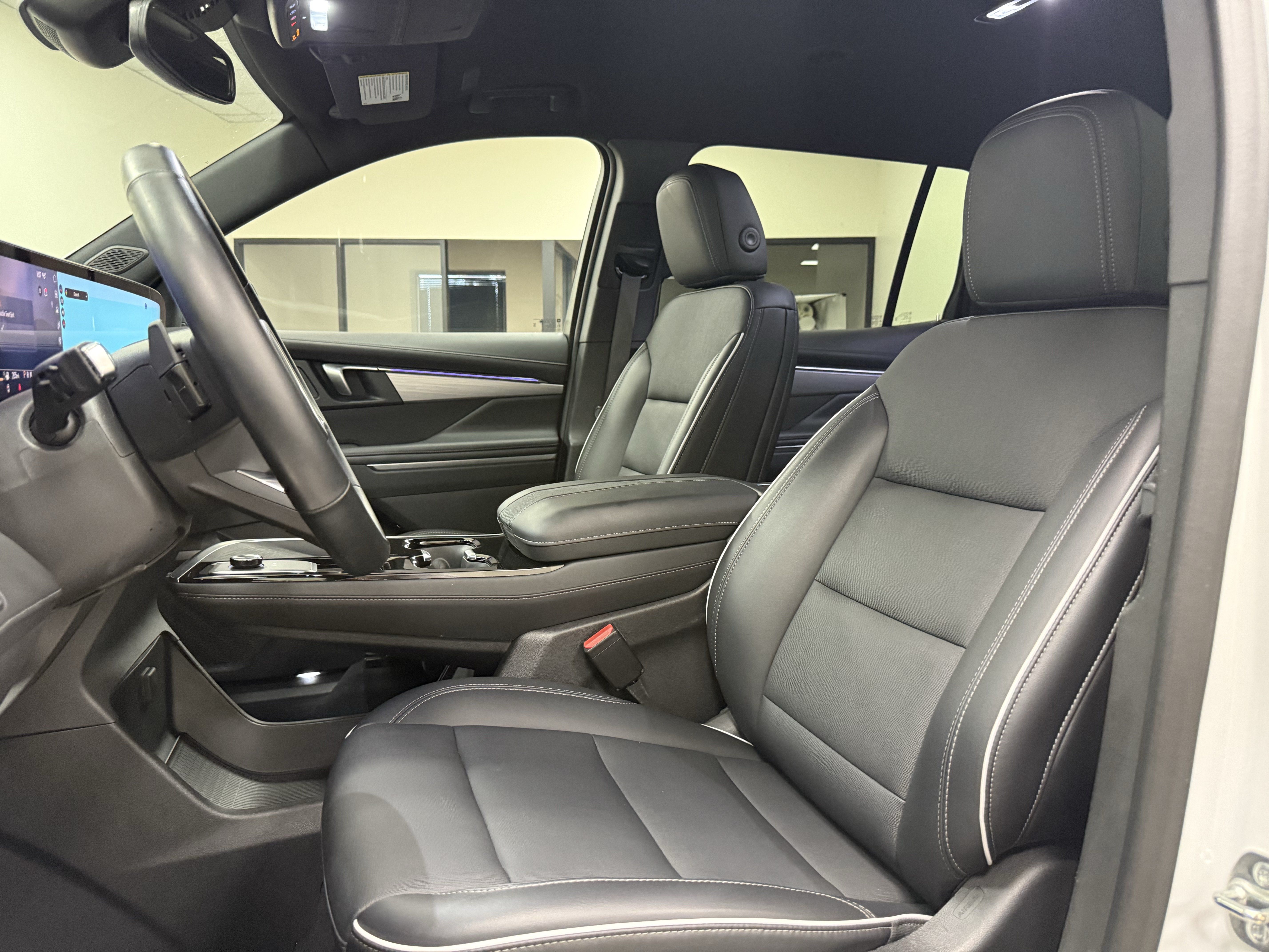 Used 2025 Buick Enclave Preferred FWD image 12