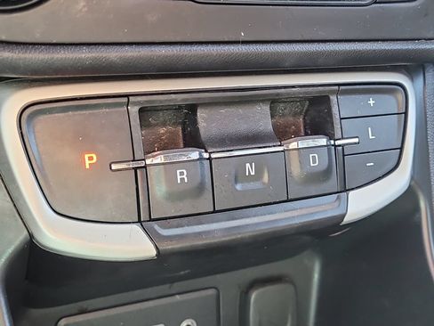 Used 2023 GMC Terrain SLE FWD image 25